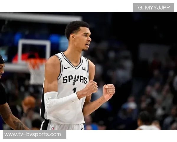 奥拉朱旺透露文班亚马渴望学习脚步技巧并愿意向他请教秘诀 奥拉朱旺透露文班亚马渴望学习脚步技巧并愿意向他请教秘诀