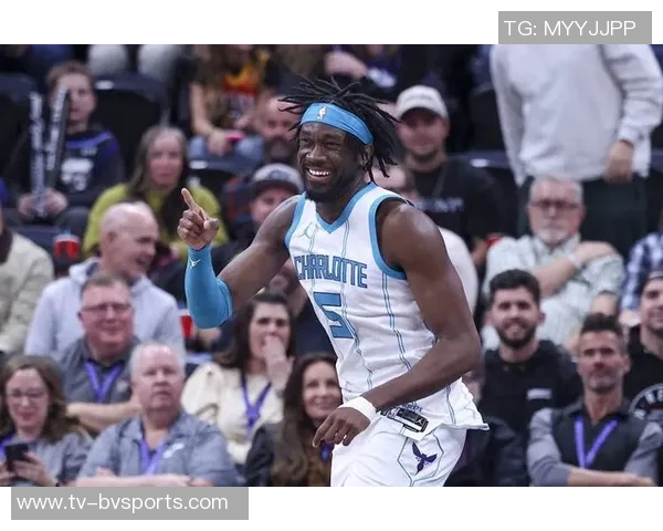 季前赛迎战湖人太阳队晒出布克马威帅气登机照引发关注 季前赛迎战湖人太阳队晒出布克马威帅气登机照引发关注