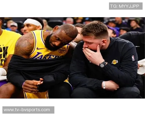 老詹缺席训练卢卡强调场下默契的重要性与细节讨论 老詹缺席训练卢卡强调场下默契的重要性与细节讨论