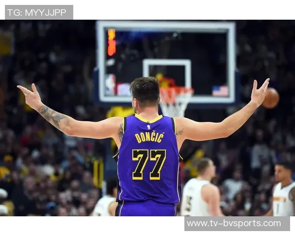 雷迪克盛赞东契奇完美表现早早展现出超强实力引领比赛 雷迪克盛赞东契奇完美表现早早展现出超强实力引领比赛