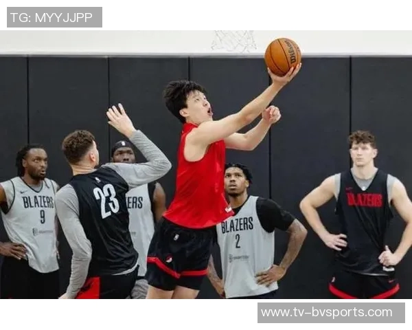 开拓者球员杨瀚森与利拉德参与儿童自我提升活动展现关怀 开拓者球员杨瀚森与利拉德参与儿童自我提升活动展现关怀